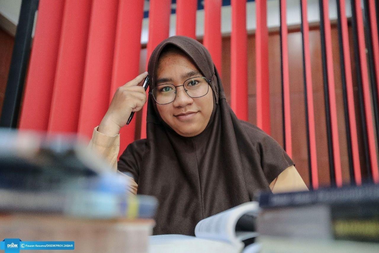 Kompetisi Sains Nasional (KSN) Tahun 2021,Diraih Oleh Siti Komariah Siswi SMAN 1 Cimahi