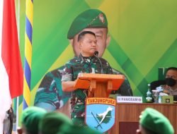 Kunjungi Perbatasan RI-Malaysia, Kasad Beri Arahan Satgas Pamtas Yonif Mekanis 643/Wns