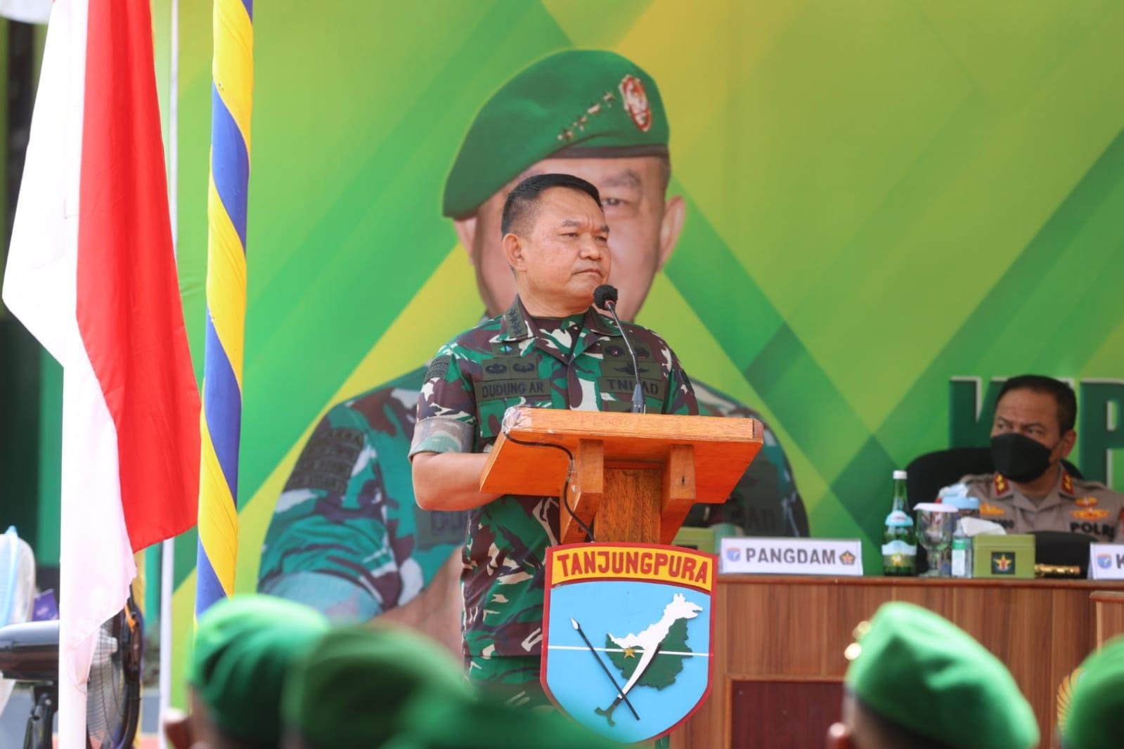 Kunjungi Perbatasan RI-Malaysia, Kasad Beri Arahan Satgas Pamtas Yonif Mekanis 643/Wns