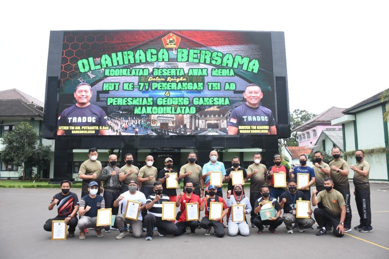 Penerangan Kodiklat Syukuran, Para Awak Media Di Kasih Penghargaan