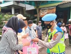 Polres Sumedang Berikan Bantuan Kepada Korban Terdampak Longsor Ciherang