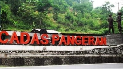 Pasca Longsor, Pengendara Diminta Hati-Hati Saat Melintas di Cadas Pangeran Sumedang
