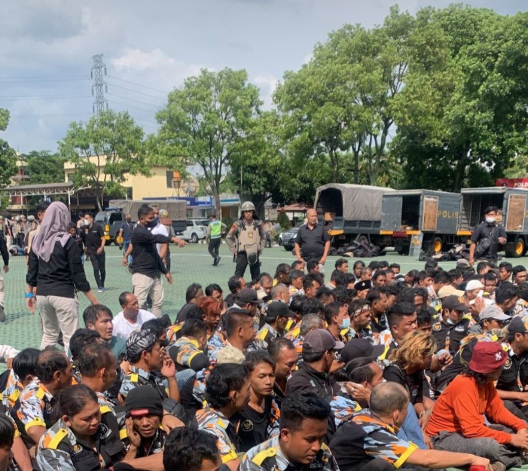 Mapolda Jabar Digeruduk Ribuan Anggota Ormas GMBI