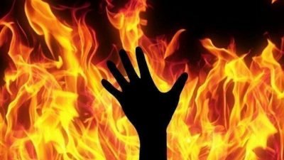 Seorang Suami Tega Bakar Istrinya Hanya Gara-gara Tidak diberi Uang