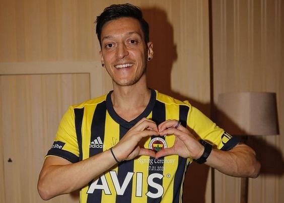 mesut ozil resmi-gabung-rans-cilegon-fc