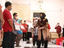 Mensos Salurkan Bantuan Atensi untuk Masyarakat Kediri