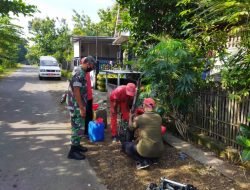 Babinsa Simo Dampingi Kegiatan Fogging di Desa Binaan