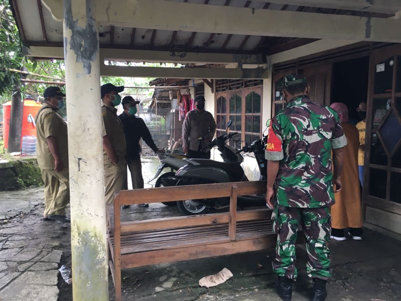 Babinsa Dan Bhabinkamtibmas Bersinergi Dampingi Tim Tracker