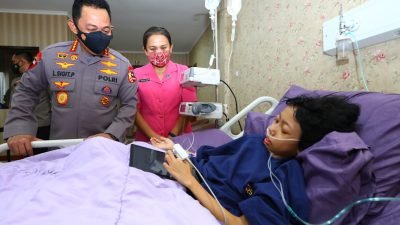 Penuhi Janji, Kapolri Jenguk Sinta Aulia Anak yang Sakit Tumor Kaki