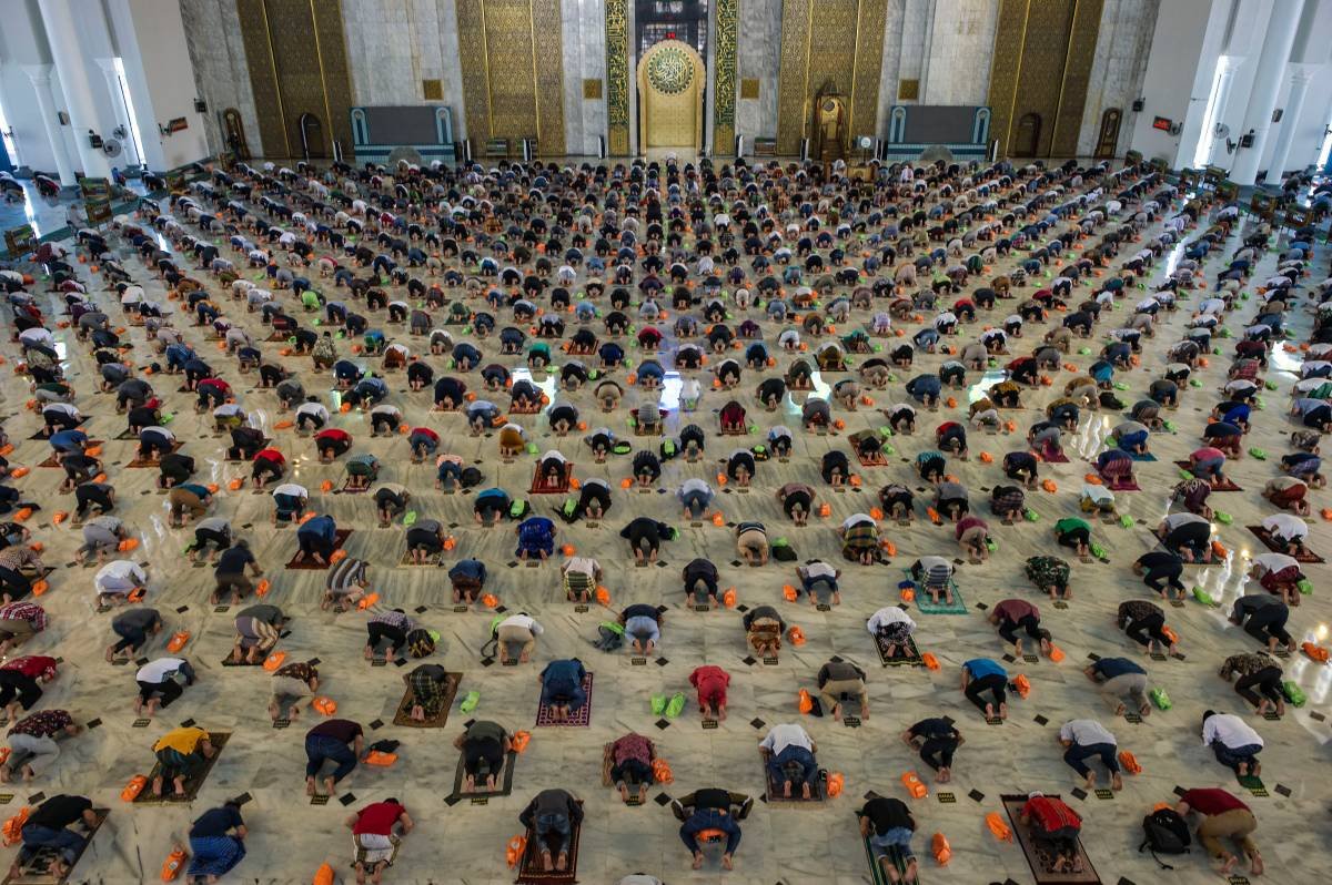 Salah Tangani Covid-19, Ibadah Kembali Dikorbankan
