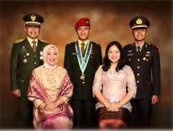 Brigjen TNI Joko Slamet, S.I.P., M.Si., M.M. Di Tengah Keluarga Yang Dicintainya