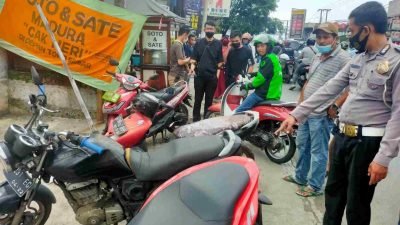 Toyota Land Cruiser yang Hilang Kendali Tabrak Beberapa Kendaraan Lain di Jatinangor
