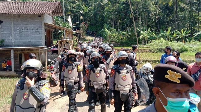 Polemik Desa Wadas, Bukti Kegagalan Demokrasi Kapitalisme