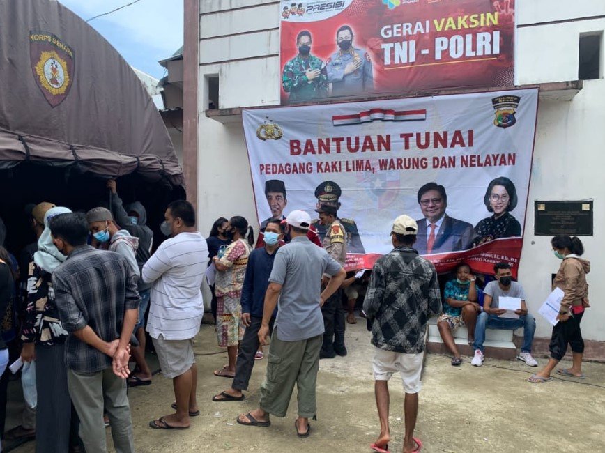 Gandeng Gerai Vaksin Presisi, Polres Belu Salurkan Bantuan Tunai untuk PKL, Warung, dan Nelayan