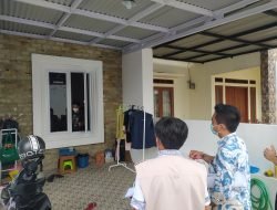 Warga Yang Sedang Isolasi Mandiri di Purwakarta Dikirim Makanan oleh Camat dan Lurah