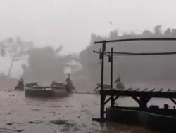 Hujan Deras Disertai Angin Kencang Terjadi di Cikancung Kabupaten Bandung