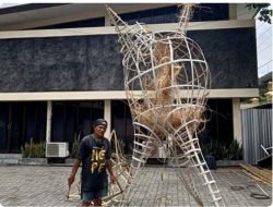 Wayang Milehnium dalam “100 Mantra Teater Alam untuk Azwar AN”