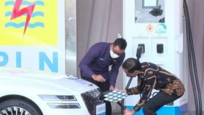 Jokowi Resmikan Lokasi Charge Kendaraan ListrikStasiun Pengisian Kendaraan Listrik