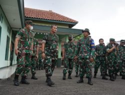 Menghemat, Pangdam III/Slw Kunjungi Kerja Dengan Kereta Api