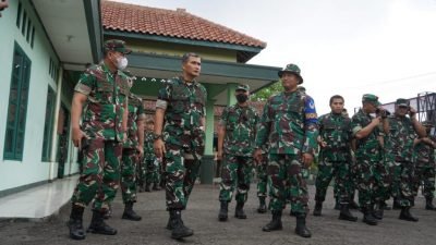 Menghemat, Pangdam III/Slw Kunjungi Kerja Dengan Kereta Api