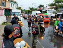 Gema Peta Indonesia Bagi-bagi Takjil Kepada Pengguna Jalan