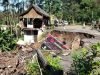 Dua Rumah Makan di Cigendel Pamulihan Kab. Sumedang Ambruk Tergerus Longsor