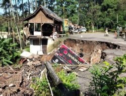 Dua Rumah Makan di Cigendel Pamulihan Kab. Sumedang Ambruk Tergerus Longsor