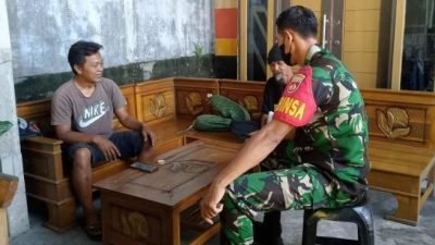 Mempererat Komunikasi, Babinsa Sambi Komsos Dengan Tokoh Masyarakat