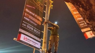 Satpol PP Tangsel Lakukan Penertiban Reklame Non Permanen yang Tidak Berizin