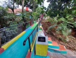 Bantuan dari Pihak Swasta, Renovasi Jembatan Penghubung 2 Desa di Purwakarta Terealisasi
