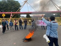 Front Aksi Mahasiswa Bandung Raya Menuntut BBPJN DKI-Jabar Dicopot