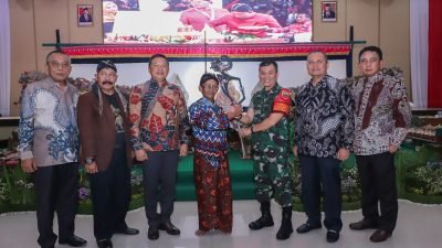 dengan Lakon Bimo Krido, Pangdam I/BB Ajak Forkopimda Nobar Wayang Kulit HUT Ke-78 TNI