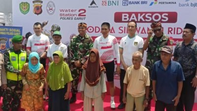 100 Paket Sembako Diberikan Kapolda Jabar Diestafet Rute Cipatujah