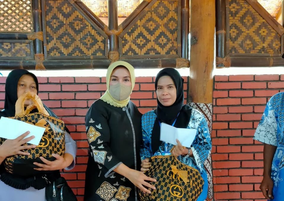 Anggota DPRD Kota Cimahi, Rini Marthini Siap Perjuangkan Siswa yang Ijazahnya Ditahan Sekolah