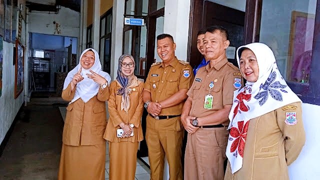 Lurah Citeureup Rusli Sudarmadi: SMP 13 Cimahi Masih Butuh Fasilitas Yang Bisa Dipenuhi Oleh Pihak Pemerintah