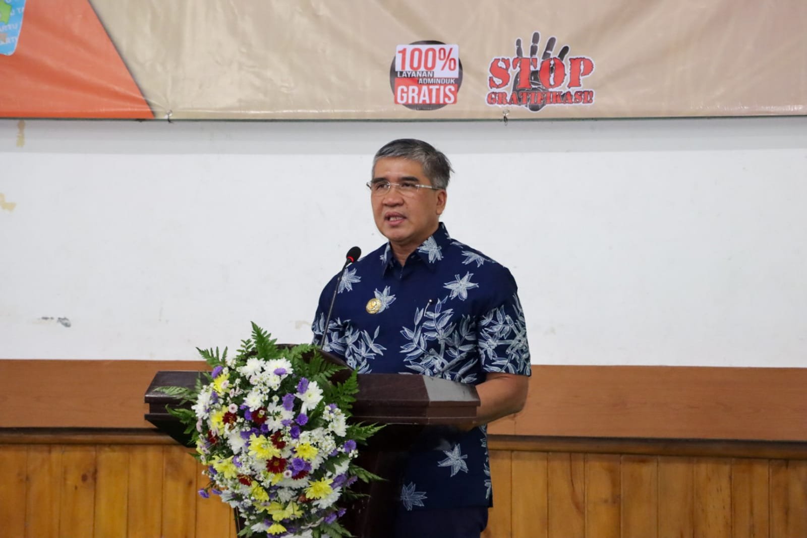 PJ Walikota Cimahi Dicky Saromi saat membuka Sosialisasikan Peningkatan Pelayanan Pendaftaran Penduduk Tahun 2024 di Aula Kodim 0609 Cimahi, Kamis (21/03/2024).