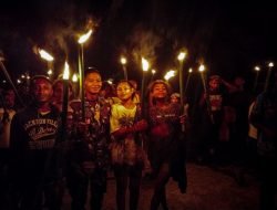 Peringati Hari Paskah , Satgas Yonif 122/TS Laksanakan Pawai Obor Selama 3 Hari Bersama Masyarakat Kp.Mosso di Perbatasan Papua