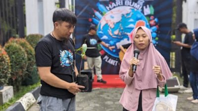 DLH Kota Cimahi Kampanye Jalanan Ingatkan Masyarakat Dapat Jaga Lingkungan Dari Bahaya Plastik