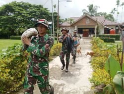 Percepat Penerangan di Kampung Banda, Satgas Yonif 122/TS Bersama Masyarakat Bantu Pemasangan Instalasi listrik