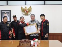 Keberhasilan Pemkot Cimahi Raih WTP 11 Kali, LSM Penjara Berikan Penghargaan Pada Dicky Saromi
