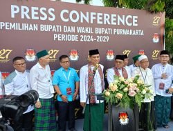 Zainal – Sona : Sarungan, Paska daftar ke KPU, Menyerukan ingin menyelesiakan masalah Kemiskinan, Pendidikan dan Ekonomi Rakyat