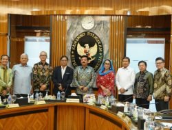 Keprofesionalan Panitia Seleksi Komisi Kepolisian Nasional (Pansel Kompolnas) kembali dipertanyakan