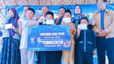 Ketua Tim Jeli Center Ivan Ade Sofiyan Dan Anggota Dewan Kota Cimahi Jeli Farina Gelar Tasyakur Bin Ni’mah Santuni Anak Yatim Piatu