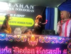 Yena Ma’soem beri Pesan di gelar Wayang Golek  ke Warga Ujungberung Bandung pentingnya Budaya pada anak-anak