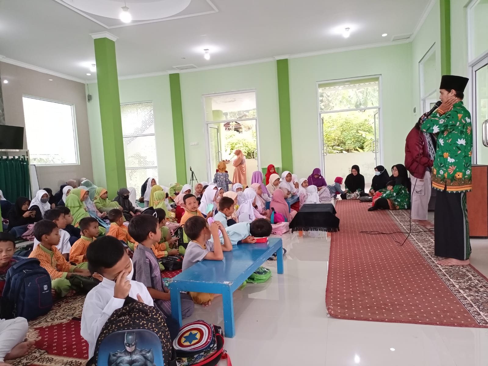 Mari kita tanamkan semangat berbagi dan kepedulian terhadap sesama, melalui Gerakan Peduli Guru Ngaji.